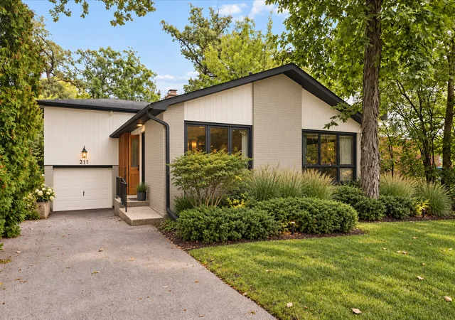 Photo 2 of Single family home for sale at 211 Sumac Rd, Highland Park, IL 60035 | MLS# 12757507 | Listing updated on 2026-09-24