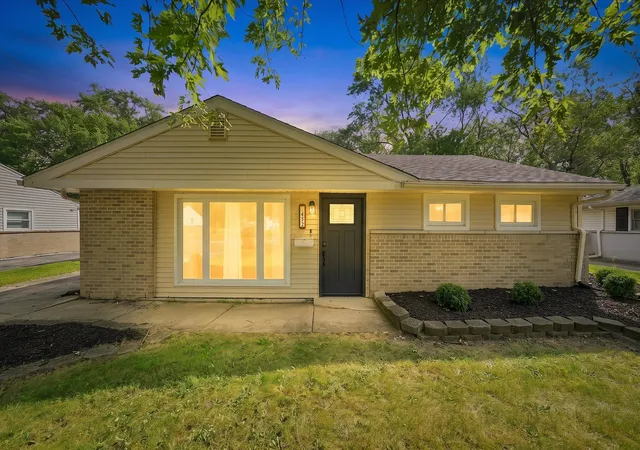 Photo 1 of Single family home for sale at 422 Suwanee St, Park Forest, IL 60466 | MLS# 12757513 | Listing updated on 2026-09-18