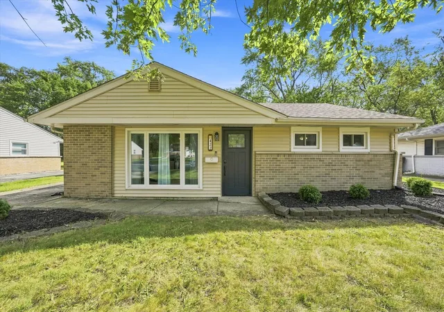 Photo 2 of Single family home for sale at 422 Suwanee St, Park Forest, IL 60466 | MLS# 12757513 | Listing updated on 2026-09-18