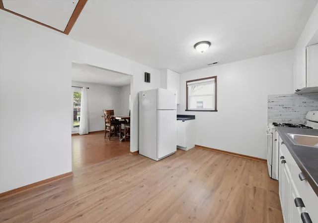 Photo 4 of Single family home for sale at 422 Suwanee St, Park Forest, IL 60466 | MLS# 12757513 | Listing updated on 2026-09-18