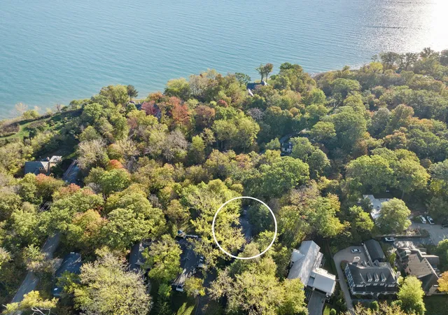 Photo 2 of Single family home for sale at 719 Birch Rd, Lake Bluff, IL 60044 | MLS# 12757515 | Listing updated on 2026-09-27