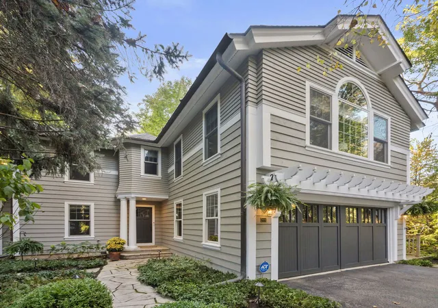 Photo 3 of Single family home for sale at 719 Birch Rd, Lake Bluff, IL 60044 | MLS# 12757515 | Listing updated on 2026-09-27