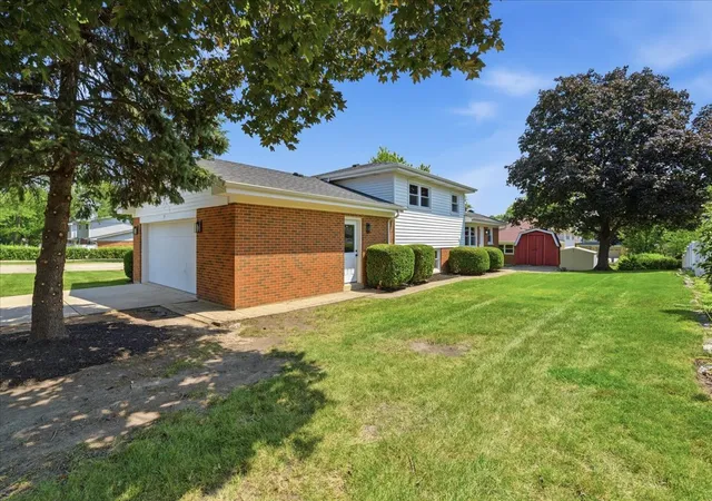 Photo 4 of Single family home for sale at 37 E Weathersfield Way, Schaumburg, IL 60193 | MLS# 12757524 | Listing updated on 2026-09-20
