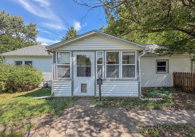 Photo 2 of Single family home for sale at 1306 Stout Dr, Urbana, IL 61802 | MLS# 12757527 | Listing updated on 2026-09-22