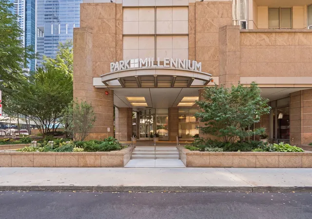 Photo 2 of Condo for sale at 222 N Columbus Dr #2807, Chicago, IL 60601 | MLS# 12757530 | Listing updated on 2026-09-17