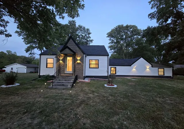 Photo 2 of Single family home for sale at 14322 Memory Ln, Mt Vernon, IL 62864 | MLS# 12757531 | Listing updated on 2026-09-13