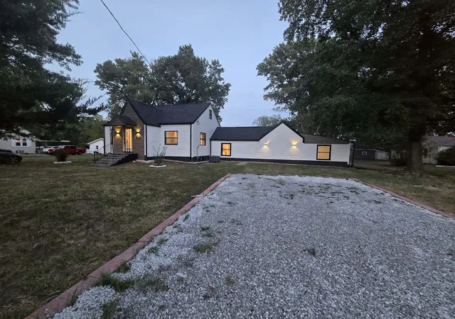 Photo 3 of Single family home for sale at 14322 Memory Ln, Mt Vernon, IL 62864 | MLS# 12757531 | Listing updated on 2026-09-19