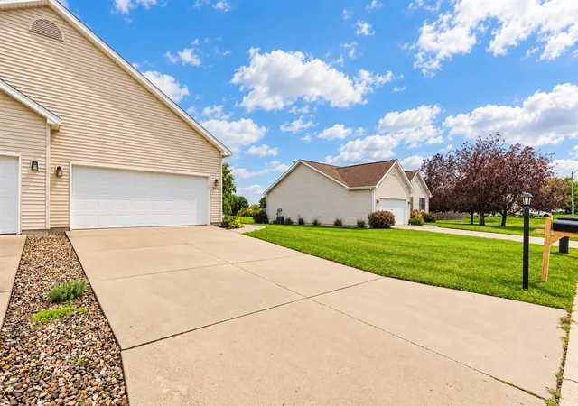 Photo 3 of Townhouse for sale at 603 Wildberry Dr, Normal, IL 61761 | MLS# 12757534 | Listing updated on 2026-10-03