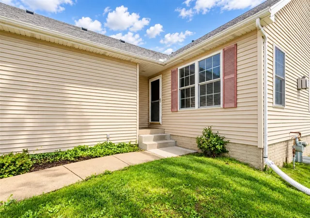 Photo 3 of Townhouse for sale at 603 Wildberry Dr, Normal, IL 61761 | MLS# 12757534 | Listing updated on 2026-10-03