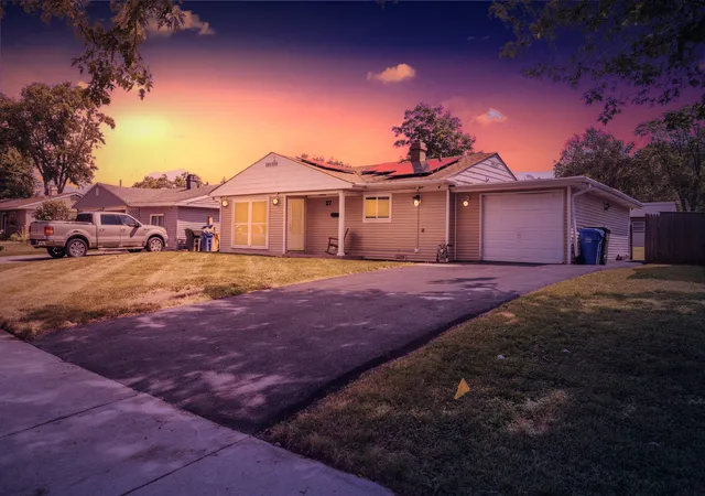 Photo 2 of Single family home for sale at 27 Cardinal Ln, Carpentersville, IL 60110 | MLS# 12757536 | Listing updated on 2026-09-27
