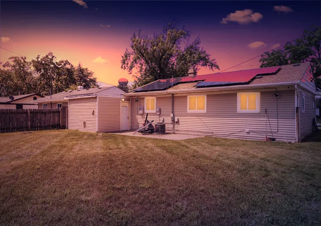 Photo 3 of Single family home for sale at 27 Cardinal Ln, Carpentersville, IL 60110 | MLS# 12757536 | Listing updated on 2026-09-27