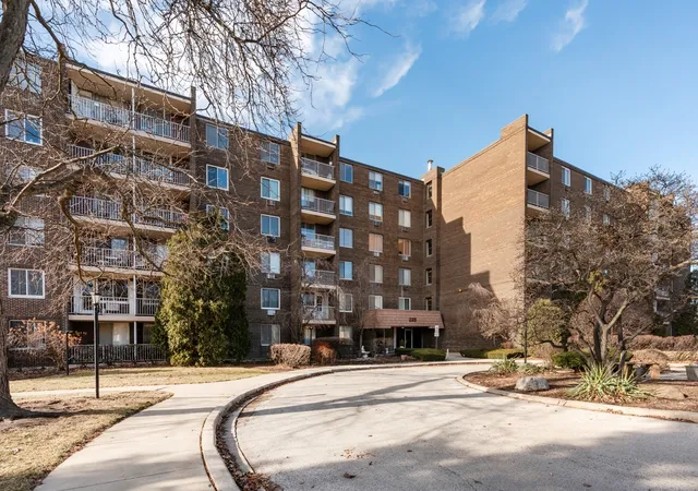 Photo 1 of Condo for sale at 225 S Rohlwing Rd #615, Palatine, IL 60067 | MLS# 12757547 | Listing updated on 2026-09-22