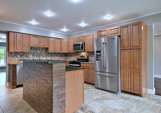Photo 4 of Single family home for sale at 8164 N Carrolton Ct, Hanover Park, IL 60133 | MLS# 12757565 | Listing updated on 2026-09-19