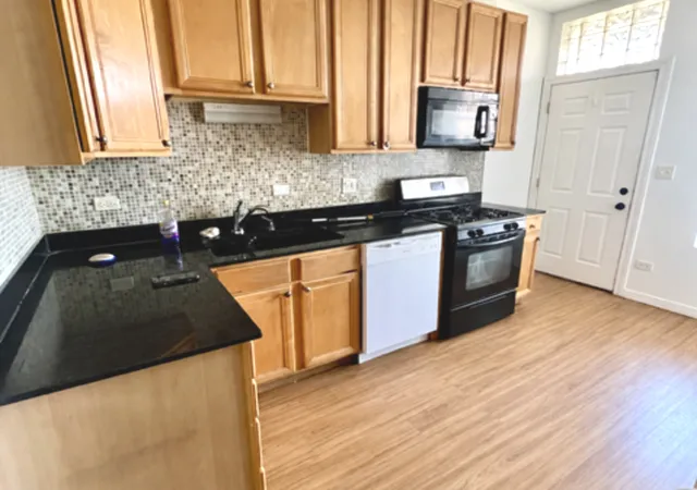 Listing Photo 5 - Condo for sale in building located at 5423 S Michigan Ave, Chicago, IL 60615 - Unit #3S