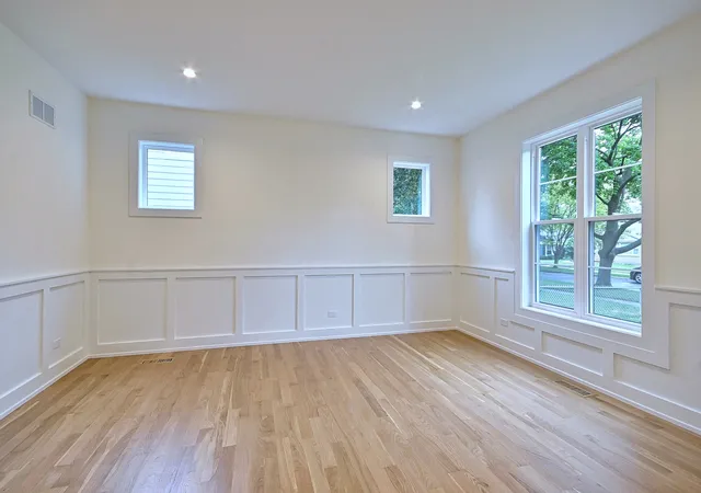 Photo 2 of Single family home for sale at 310 N Nottingham Ave, Glenview, IL 60025 | MLS# 12757577 | Listing updated on 2026-09-22