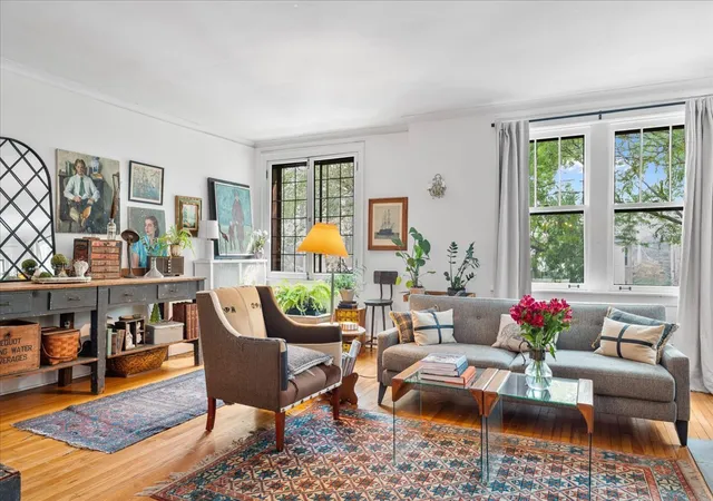 Photo 3 of Sale Pending at 814 Michigan Ave #2E, Evanston, IL 60202 | MLS# 12757581 | Listing updated on 2026-10-07