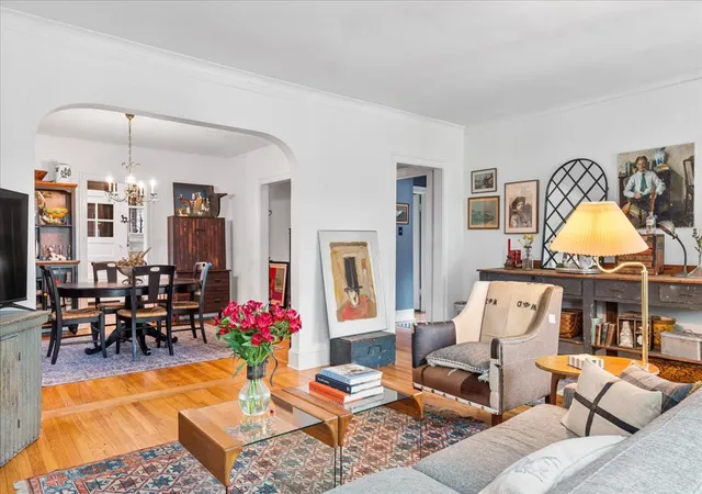 Photo 3 of Sale Pending at 814 Michigan Ave #2E, Evanston, IL 60202 | MLS# 12757581 | Listing updated on 2026-10-07
