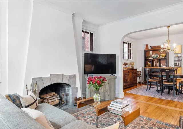 Photo 4 of Sale Pending at 814 Michigan Ave #2E, Evanston, IL 60202 | MLS# 12757581 | Listing updated on 2026-10-07