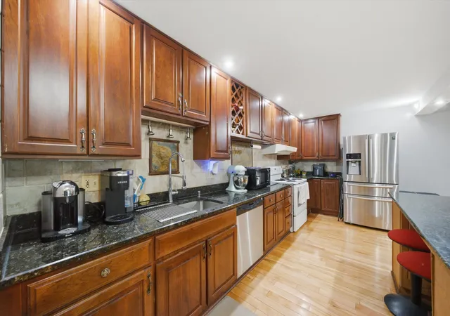 Listing Photo 5 - Condo for sale in building located at 801 Oakton St, Evanston, IL 60007 - Unit #204