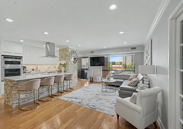 Listing Photo 4 - Condo for sale in building located at 701 Forum Sq, Glenview, IL 60025 - Unit #210