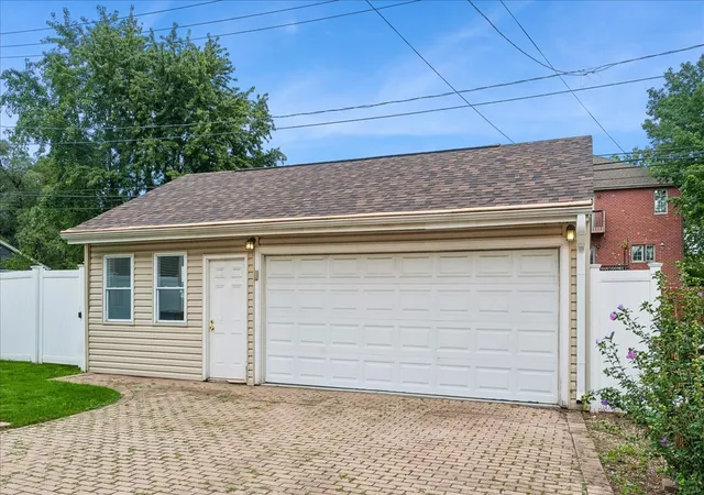 Photo 3 of Single family home for sale at 9809 S 54th Avenue, Oak Lawn, IL 60453 | MLS# 12757603 | Listing updated on 2026-09-21