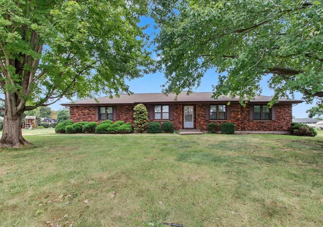 Photo 1 of Single family home for sale at 2319 S 8th Street, Quincy, IL 62305 | MLS# 12757604 | Listing updated on 2026-09-21