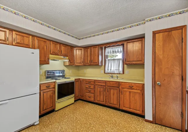 Photo 4 of Single family home for sale at 2319 S 8th Street, Quincy, IL 62305 | MLS# 12757604 | Listing updated on 2026-09-21