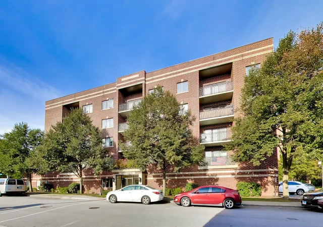 Photo 2 of Condo for sale at 450 S Western Ave #505, Des Plaines, IL 60016 | MLS# 12757608 | Listing updated on 2026-09-23