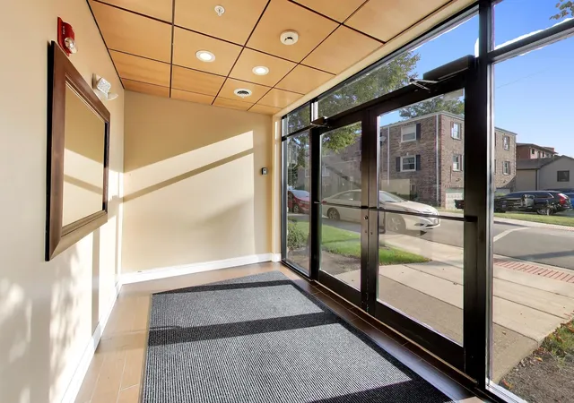 Listing Photo 4 - Condo for sale in building located at 450 S Western Ave, Des Plaines, IL 60016 - Unit #505