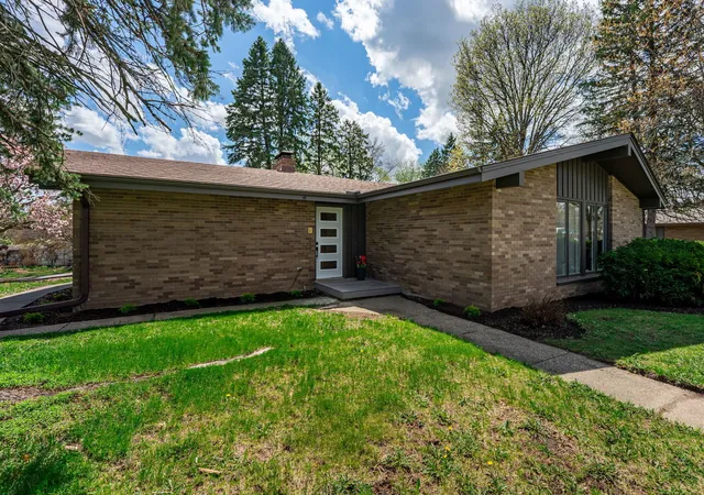 Photo 2 of Single family home for sale at 5075 Welsh Rd, Rockford, IL 61107 | MLS# 12757609 | Listing updated on 2026-09-13