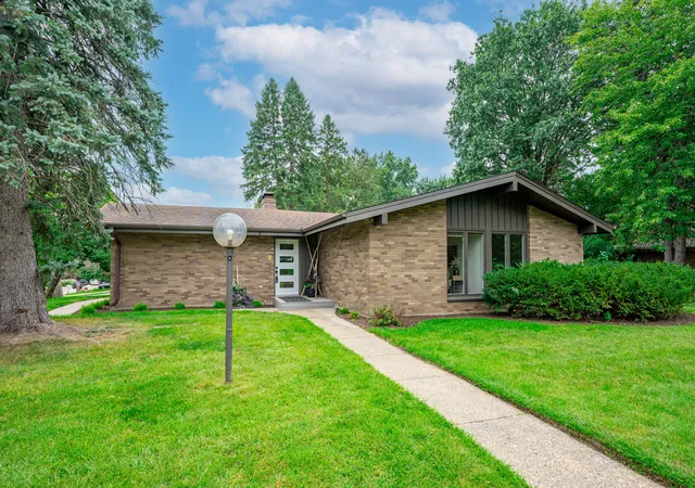 Photo 3 of Single family home for sale at 5075 Welsh Rd, Rockford, IL 61107 | MLS# 12757609 | Listing updated on 2026-09-24