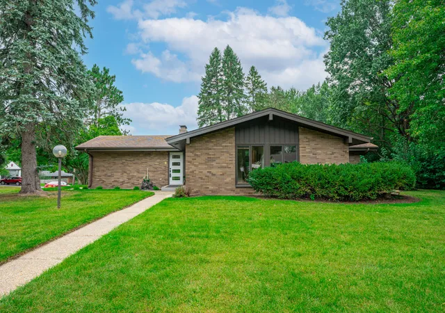 Photo 3 of Single family home for sale at 5075 Welsh Rd, Rockford, IL 61107 | MLS# 12757609 | Listing updated on 2026-09-24