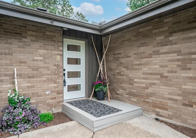 Photo 4 of Single family home for sale at 5075 Welsh Rd, Rockford, IL 61107 | MLS# 12757609 | Listing updated on 2026-09-24