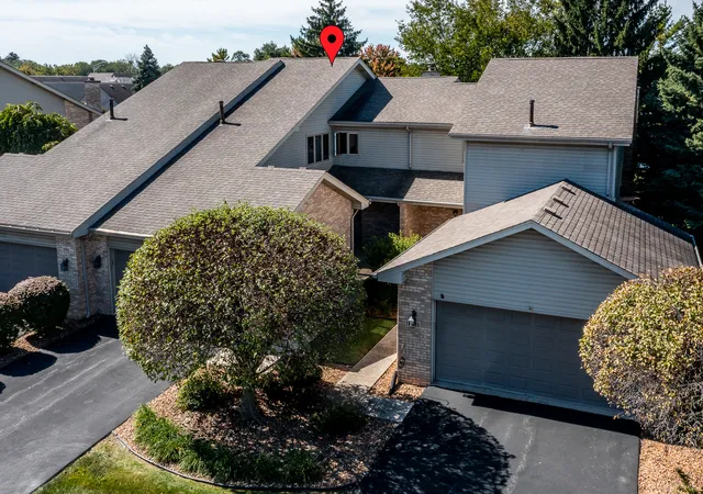 Photo 3 of Townhouse for sale at 16630 Fairfax Ct #16630, Tinley Park, IL 60477 | MLS# 12757613 | Listing updated on 2026-10-10