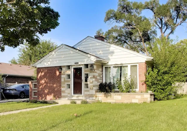 Single family home for sale at 1609 S Cumberland Ave, Park Ridge, IL 60068 | MLS# 12757617