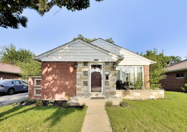 Photo 1 of Single family home for sale at 1609 S Cumberland Ave, Park Ridge, IL 60068 | MLS# 12757617 | Listing updated on 2026-09-30