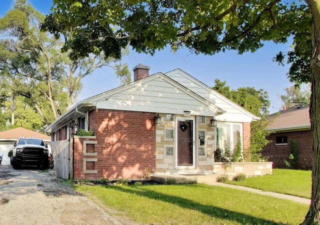 Photo 2 of Single family home for sale at 1609 S Cumberland Ave, Park Ridge, IL 60068 | MLS# 12757617 | Listing updated on 2026-09-30