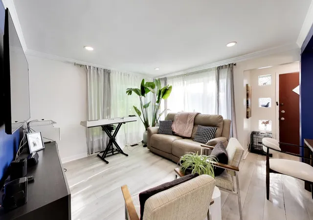 Photo 4 of Single family home for sale at 1609 S Cumberland Ave, Park Ridge, IL 60068 | MLS# 12757617 | Listing updated on 2026-09-30