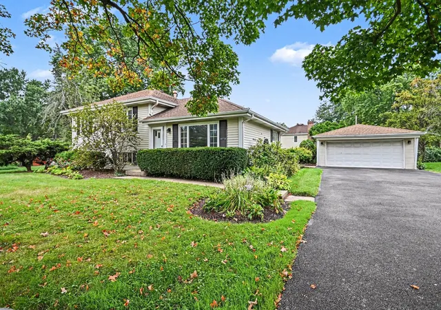 Photo 1 of Single family home for sale at 708 Glendale Dr, Prospect Heights, IL 60070 | MLS# 12757620 | Listing updated on 2026-09-23