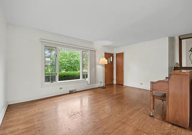 Photo 2 of Single family home for sale at 708 Glendale Dr, Prospect Heights, IL 60070 | MLS# 12757620 | Listing updated on 2026-09-23