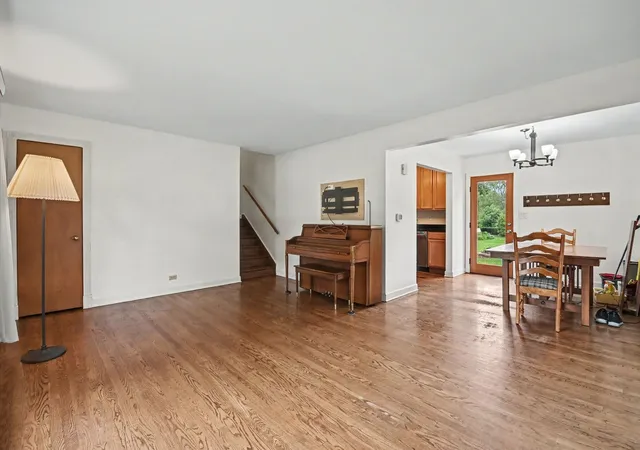 Photo 3 of Single family home for sale at 708 Glendale Dr, Prospect Heights, IL 60070 | MLS# 12757620 | Listing updated on 2026-09-23