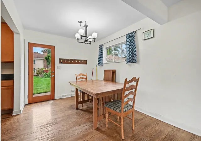 Photo 4 of Single family home for sale at 708 Glendale Dr, Prospect Heights, IL 60070 | MLS# 12757620 | Listing updated on 2026-09-23