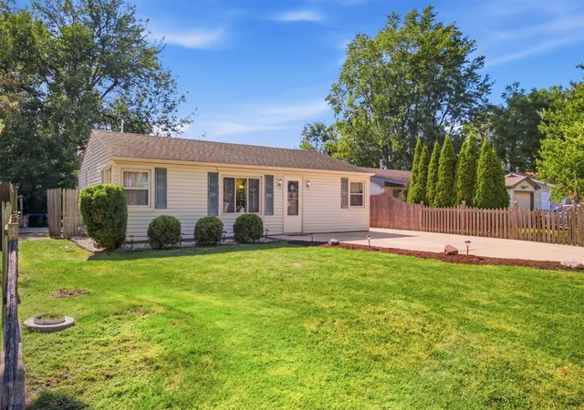 Photo 4 of Single family home for sale at 2353 Greengold St, Crest Hill, IL 60403 | MLS# 12757628 | Listing updated on 2026-09-18