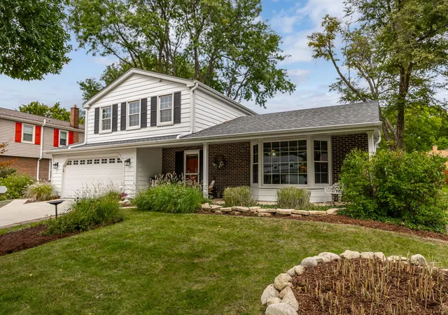 Photo 2 of Single family home for sale at 601 Menominee Ln, Naperville, IL 60563 | MLS# 12757643 | Listing updated on 2026-09-21