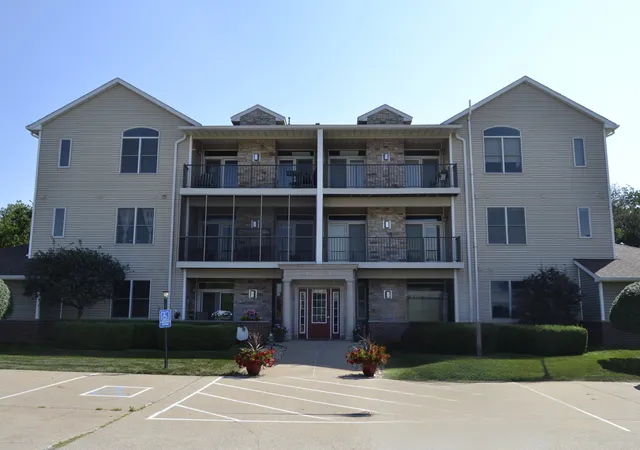 Listing Photo 1 - Condo for sale in building located at 1871 Stone Gate Cir, Davenport, IA 52807 - Unit #9