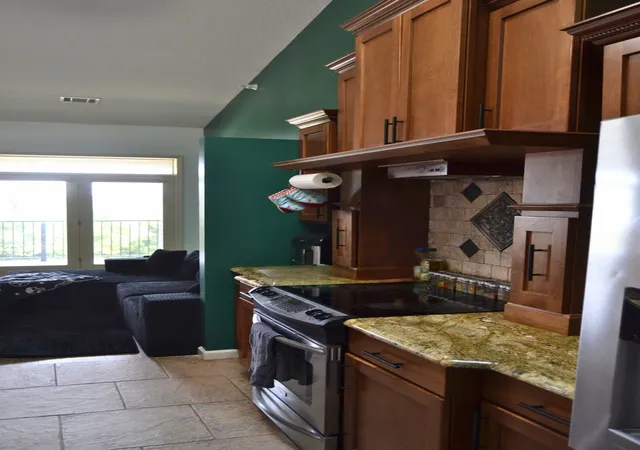 Listing Photo 3 - Condo for sale in building located at 1871 Stone Gate Cir, Davenport, IA 52807 - Unit #9