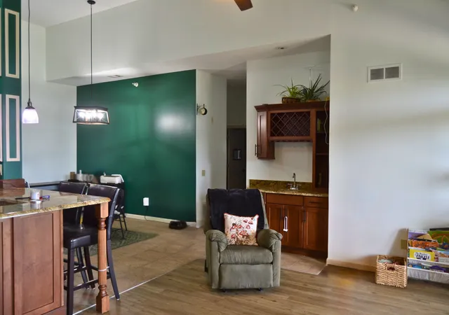 Listing Photo 4 - Condo for sale in building located at 1871 Stone Gate Cir, Davenport, IA 52807 - Unit #9