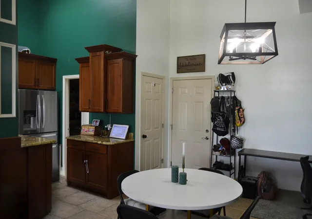 Listing Photo 5 - Condo for sale in building located at 1871 Stone Gate Cir, Davenport, IA 52807 - Unit #9