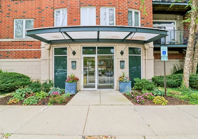 Photo 2 of Condo for sale at 860 Weidner Rd #404, Buffalo Grove, IL 60089 | MLS# 12757667 | Listing updated on 2026-09-23