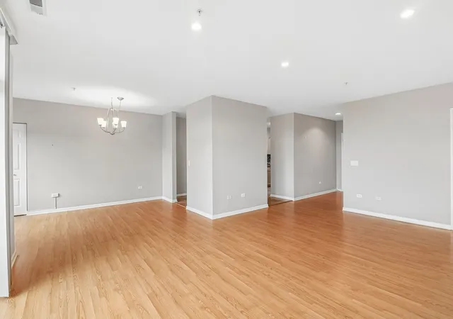 Listing Photo 5 - Condo for sale in building located at 860 Weidner Rd, Buffalo Grove, IL 60089 - Unit #404